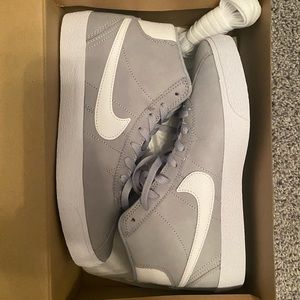 Brand New Nike Bruin Mid